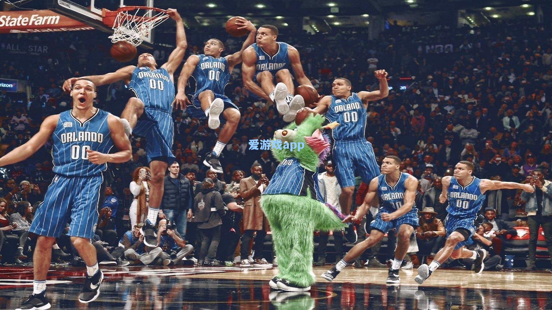 英超新星加纳乔被曝与两位黑发女子同行，疑似情变引发球迷热议