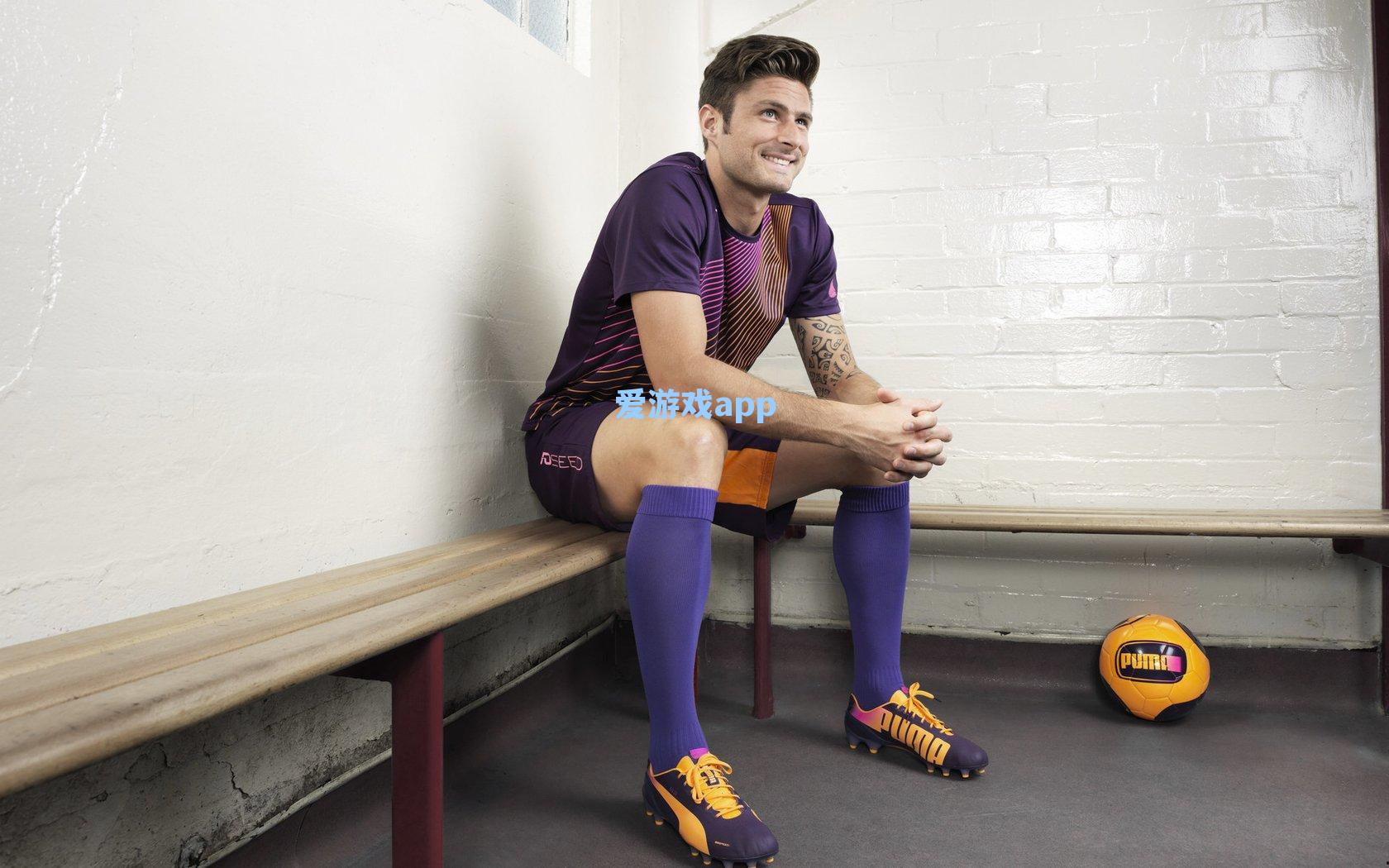 内马尔王者归来!巴西王子时隔五年正式签约亮相桑托斯主场