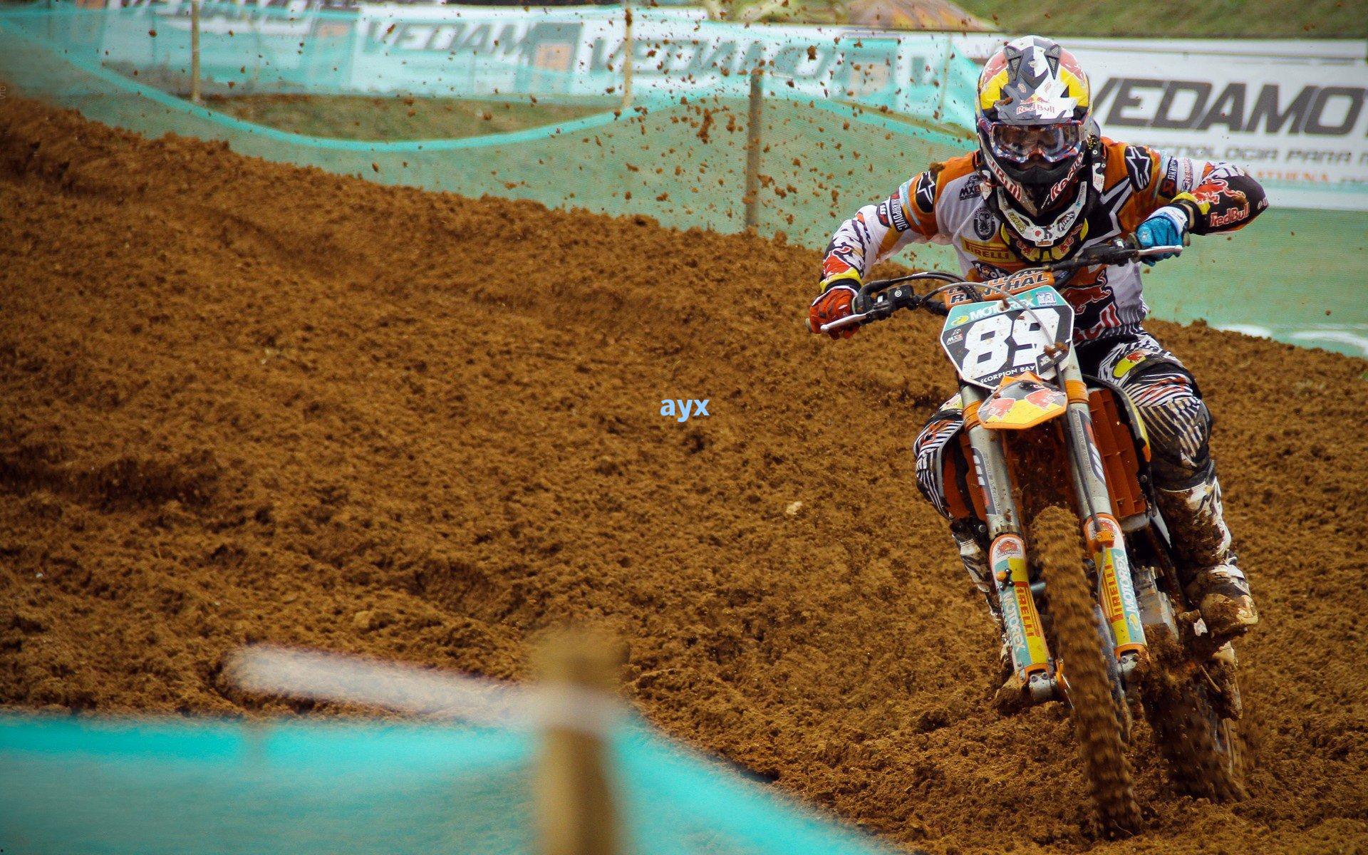 德甲战报,凯恩双响闪耀,穆西亚拉一锤定音,拜仁4-3险胜基尔豪取六连胜