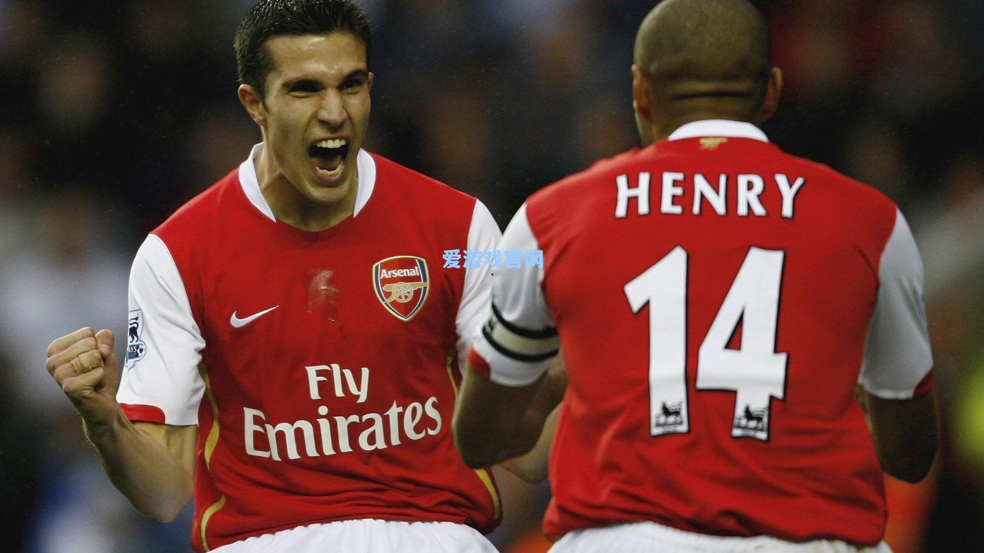 诺坎普山呼海啸迎回王者！莱万一剑封喉亚马尔惊艳助攻，巴萨四球完胜登顶西甲