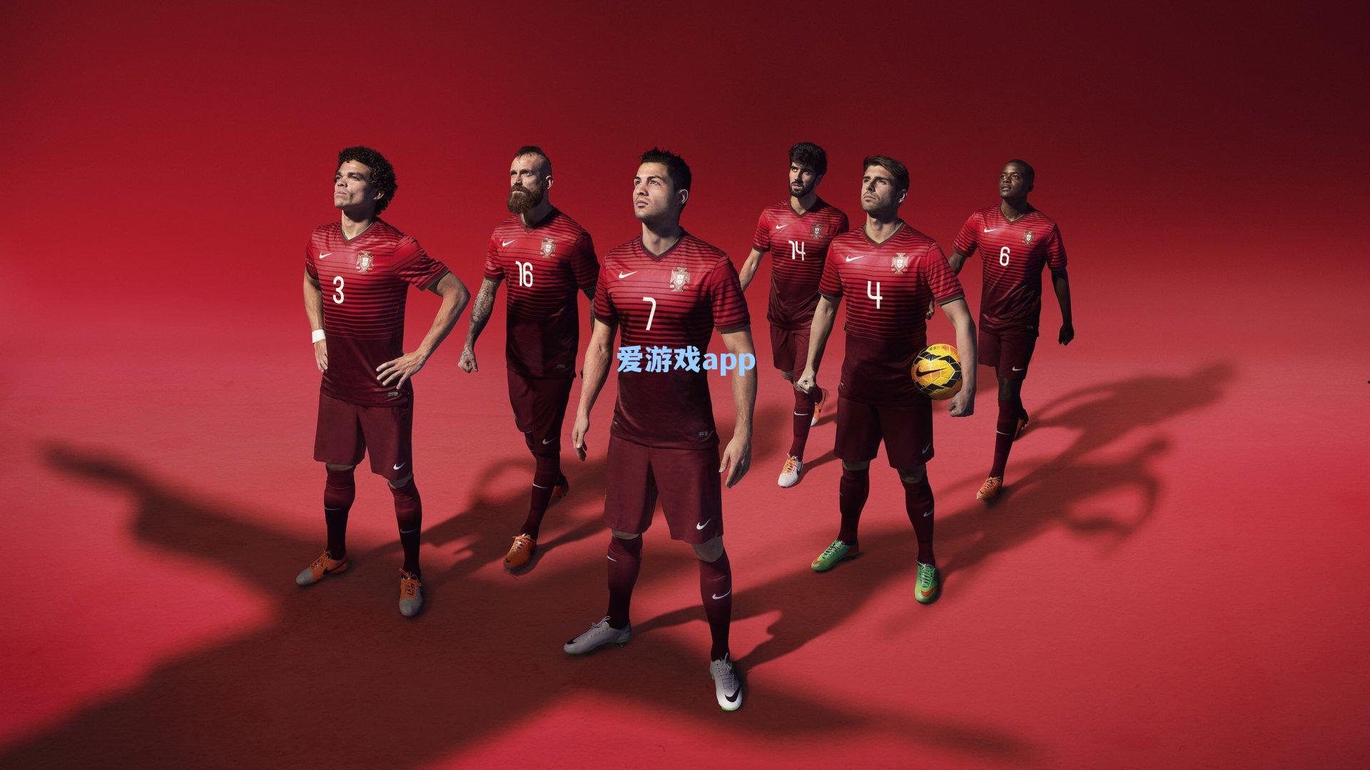 世体曝三大联赛紧盯莱万未来 巴萨锋线核心离队风险加剧